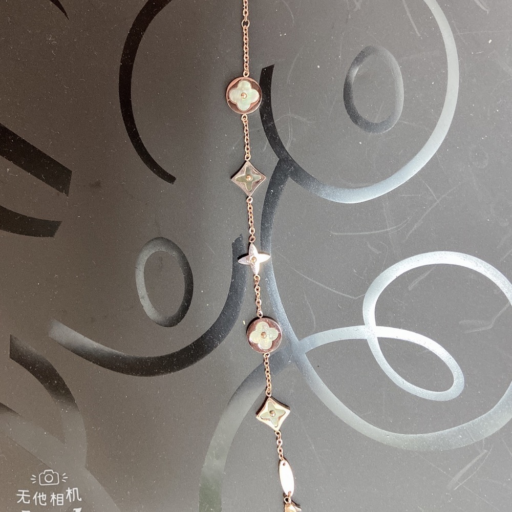 Stylish rose gold Bracelets and rings 2-pics set